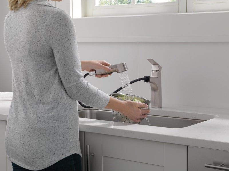 Peerless Xander Pull Out Kitchen Sink Faucet with Pull Out Sprayer, Stainless P6919LF-SS - Image 2